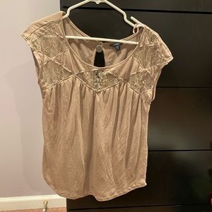 American Eagle grayish brown t shirt